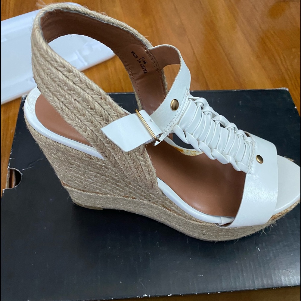 White Wedges